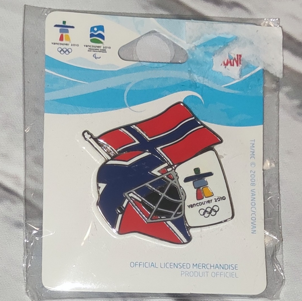 Norway Goalie Mask pin brand new from 2010 Olympics